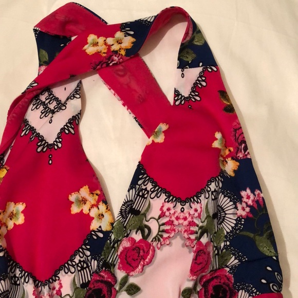 Beautiful halter dress - Picture 3 of 6